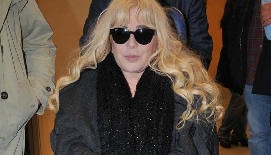 Zerrin Özer canlı yayında baygınlık geçirdi