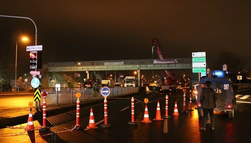Okmeydanı Darülaceze Caddesi’ndeki yaya üstgeçidi kaldırılıyor