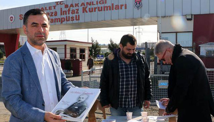Umut Nöbeti’ni Oğuz Güven ve Barış Meclisi üyeleri tuttu Umut Nöbeti’ni Oğuz Güven ve Barış Meclisi üyeleri tuttu