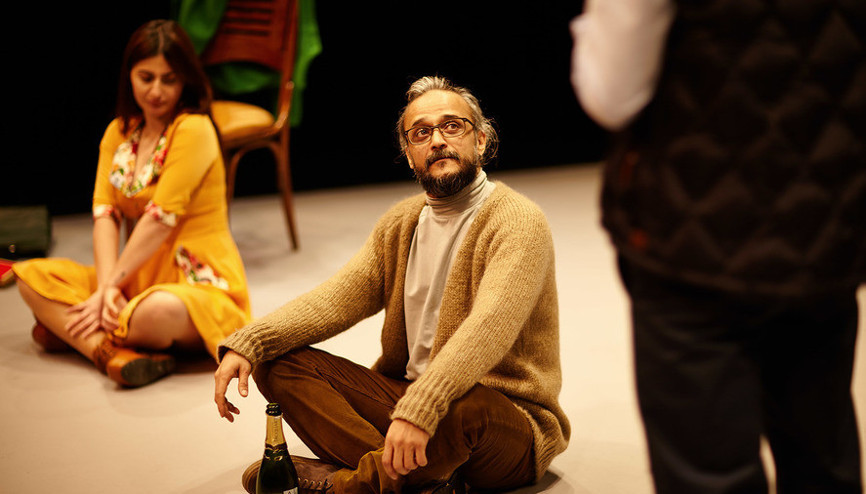 ‘Seviyoruz ve Hiçbir Şey Bilmiyoruz’,durmadan ‘tık’lıyoruz ama konuşamıyoruz