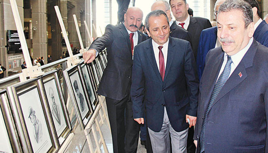 Adalet Sarayında Atatürk sergisi