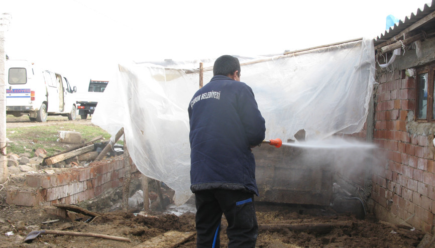 Larvayla mücadeleye iki ekip