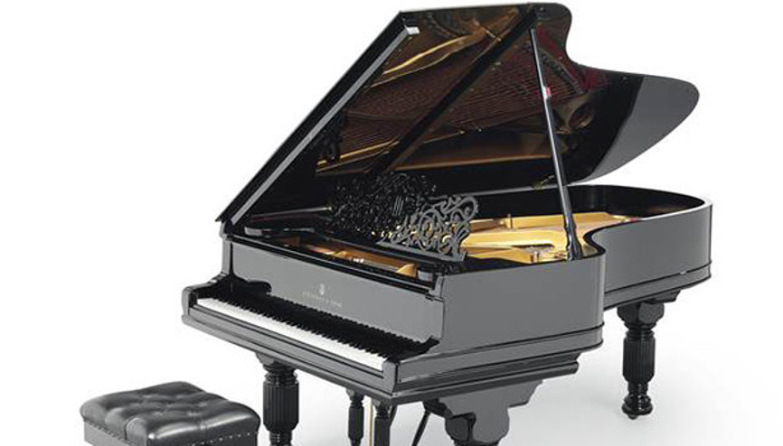 Stinge ait piyano açık artırmada 162 bin dolara satıldı