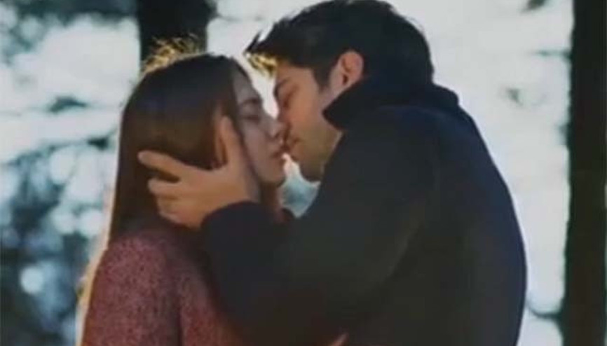 Burak Özçivit ile Neslihan Atagül dudak dudağa