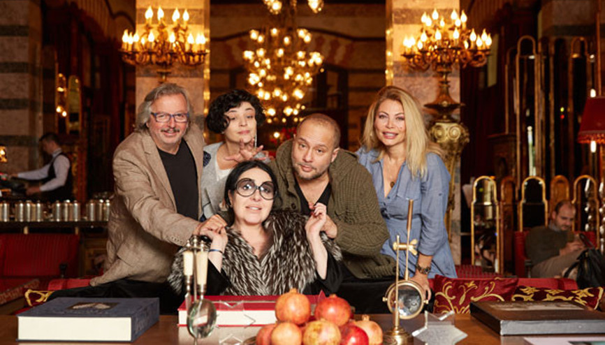 İzzet Çapa ve konukları magazin gündemini değerlendirdi İzzet Çapa ve konukları magazin gündemini değerlendirdi