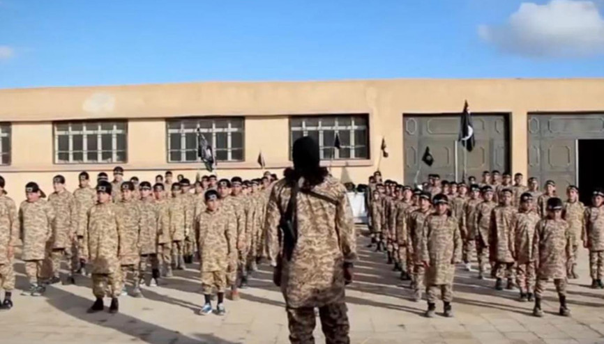 IŞİD, Nazi yöntemleriyle Hitler gençliği yetiştirmeye çalışıyor