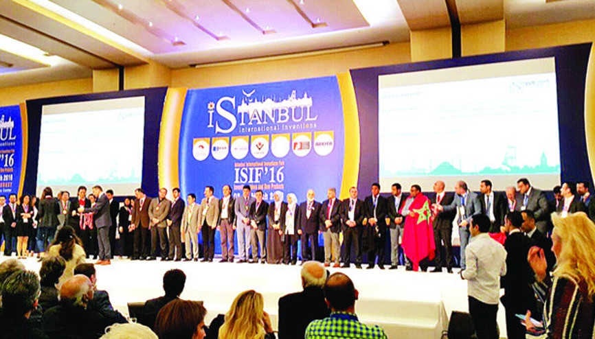 Takım elbiseyi yüzde 50 hafifletti