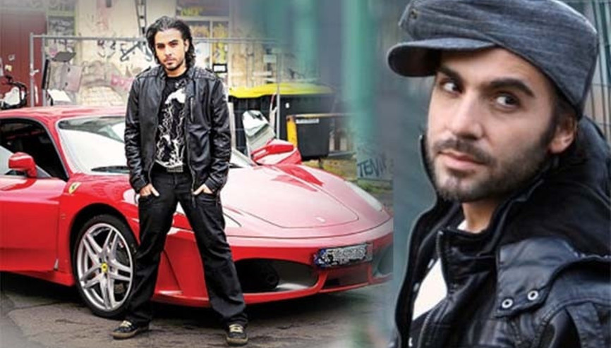 Yeni klibi için Ferrari parçaladı