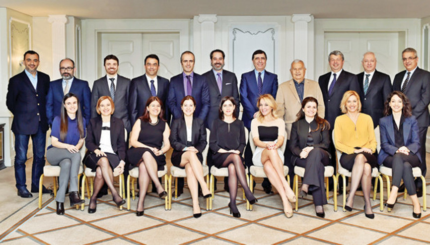 Yumruk sıkarsak el sıkışamayız