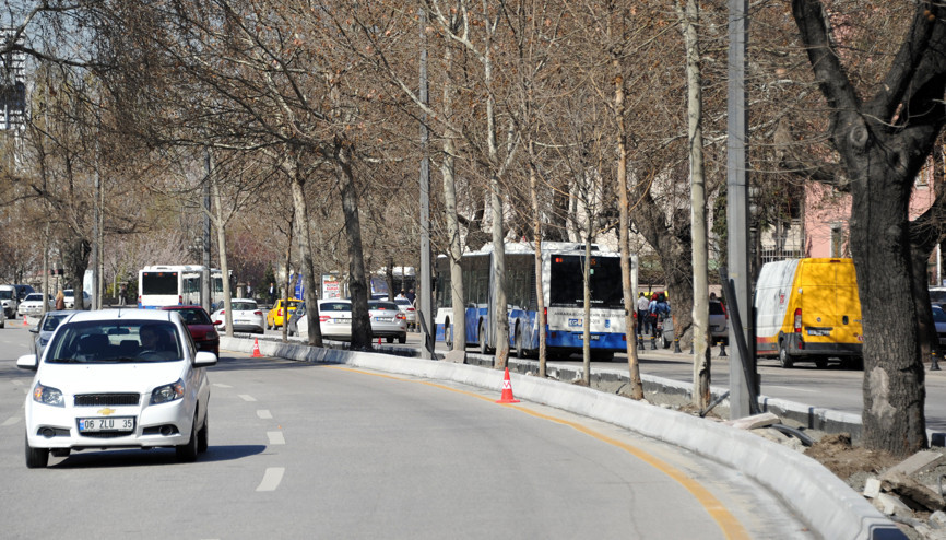 Kaza virajına beton bariyer