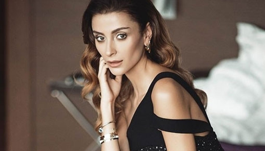 Özge Ulusoy pilates eğitmenliğine başlıyor