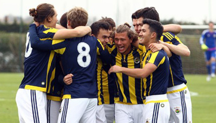 Fenerbahçe, Galatasarayı 9 kişiyle yendi