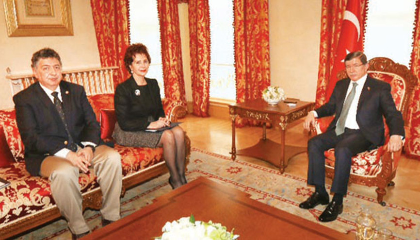 Prof. Dr. Gülay Barbarosoğlu, Başbakan Davutoğluna anlattı Prof. Dr. Gülay Barbarosoğlu, Başbakan Davutoğluna anlattı