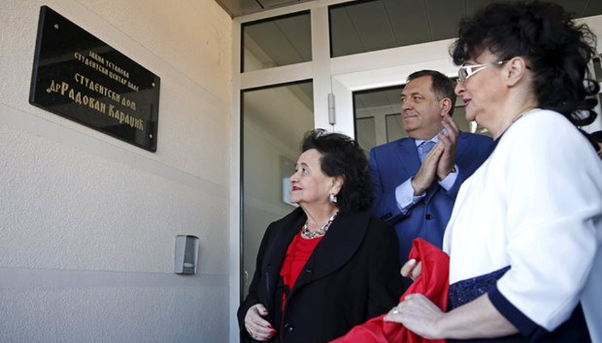 Bosna kasabı Radovan Karadzicin adı bir öğrenci yurduna verildi