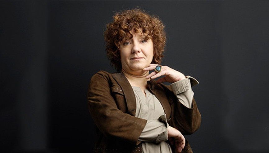 Ayşenil Şamlıoğlu kimdir