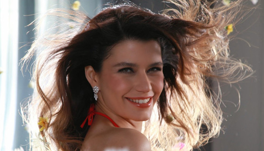 Beren Saat kimdir