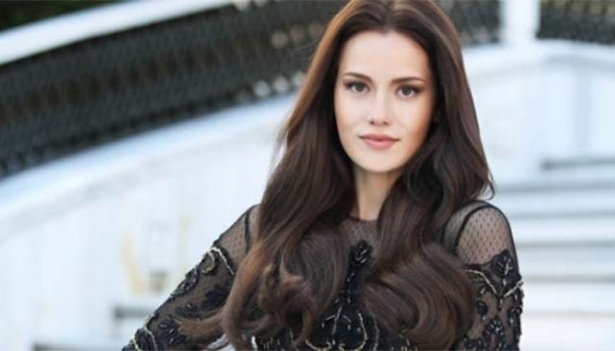 Fahriye Evcen’e hayranlarından büyük jest Fahriye Evcen’e hayranlarından büyük jest