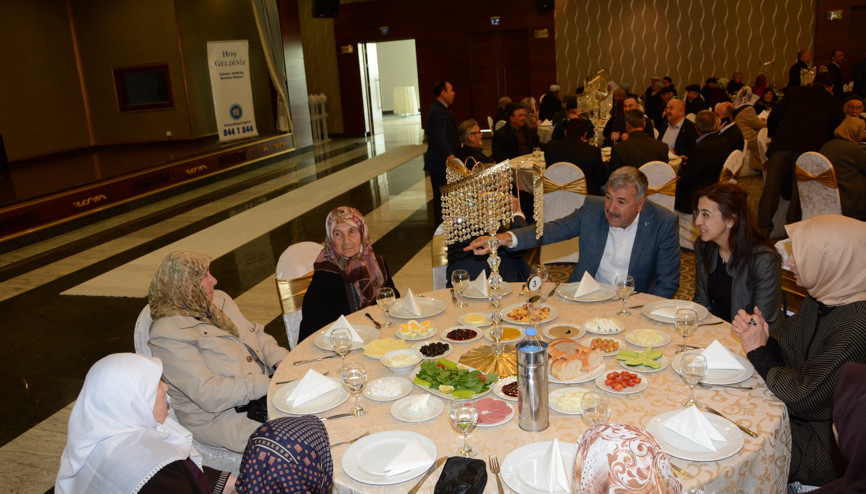 Yaşlılara kahvaltı