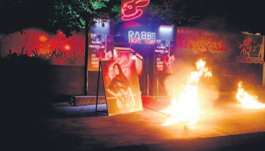 Ümit Karanın gece kulübünü çekim için yaktılar