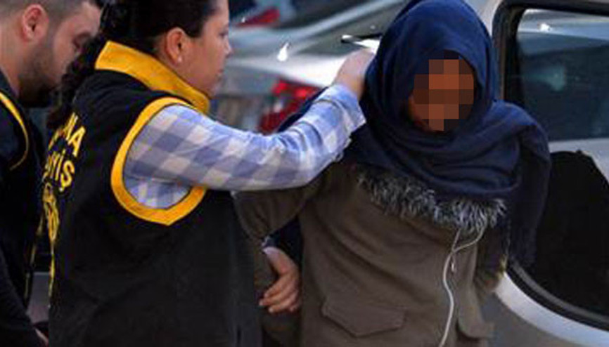 Kartvizitli kadın hırsız yatak odasında yakalandı