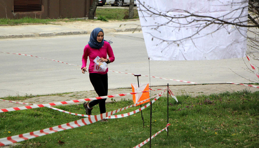 Davutoğlunun kızı Oryantiringde mücadele etti