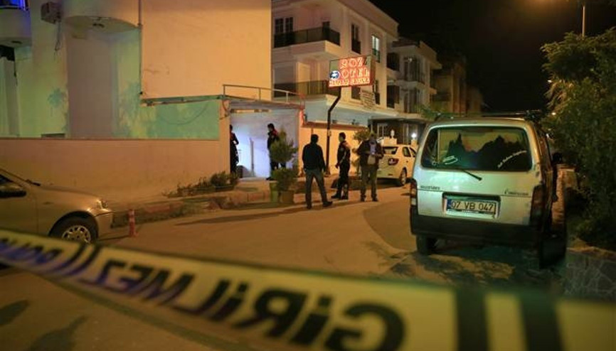 Antalyada silahlı otel baskını: 2 yaralı