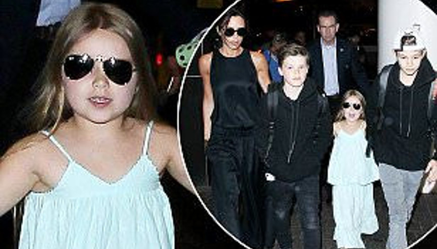 Annesinin izinden gidiyor