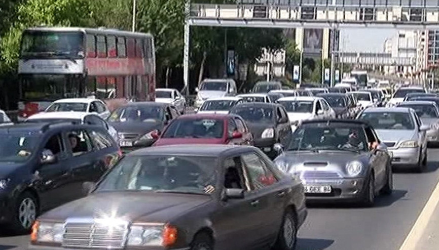 İstanbulda Pazar trafiği felç oldu