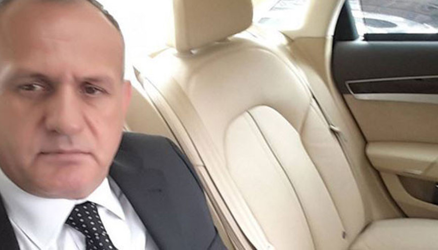 Düzce Belediye Başkanı 650 bin TLlik makam aracında selfie çekti
