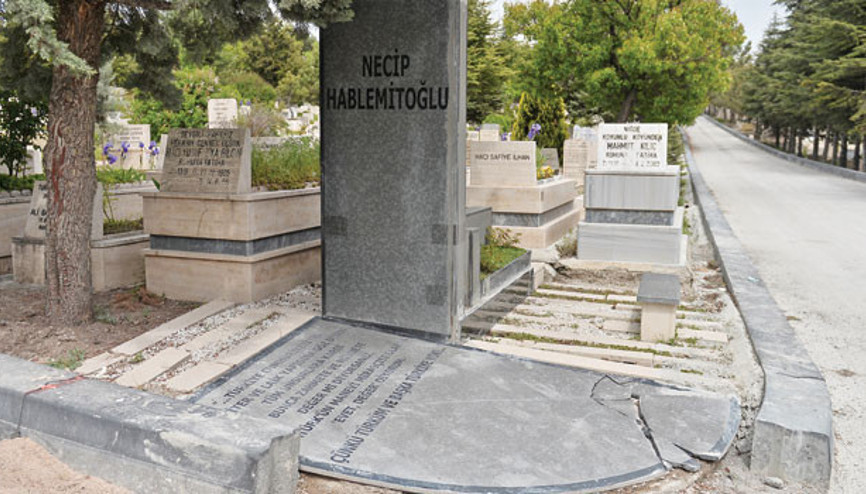 Mezarı zarar gördü