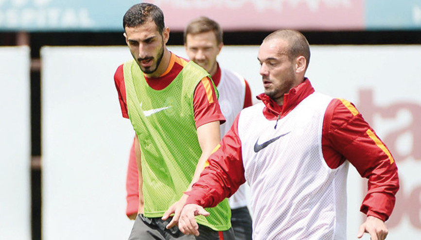 Derbi taktiğine Sneijder ayarı