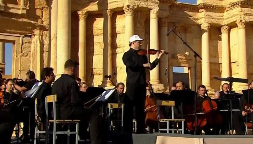 IŞİDin tahrip ettiği o kentte teröre inat konser IŞİDin tahrip ettiği o kentte teröre inat konser