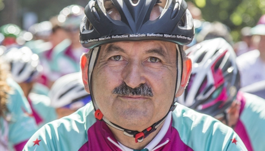 Bakan Müezzinoğlu kansere karşı pedal çevirdi Bakan Müezzinoğlu kansere karşı pedal çevirdi