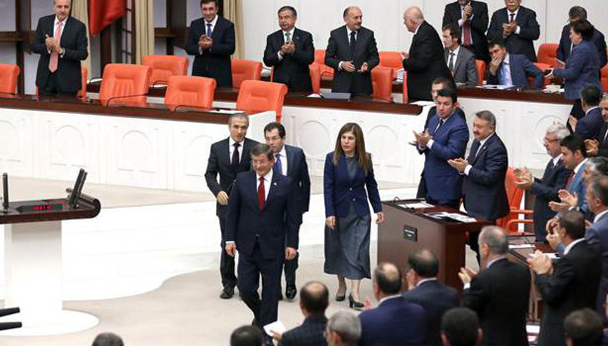 Başbakan Ahmet Davutoğlundan dikkat çeken hareket