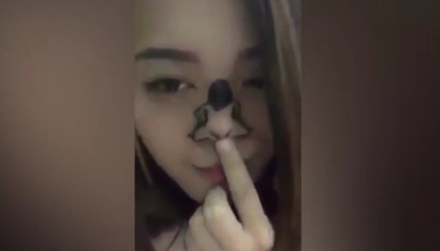 Burnuyla twerk yapan kız sosyal medyayı salladı