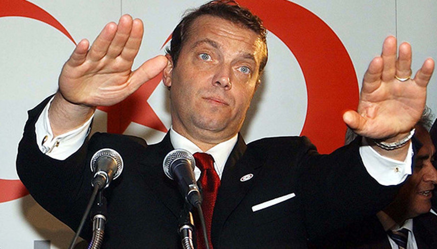 Genç Parti kurtuldu