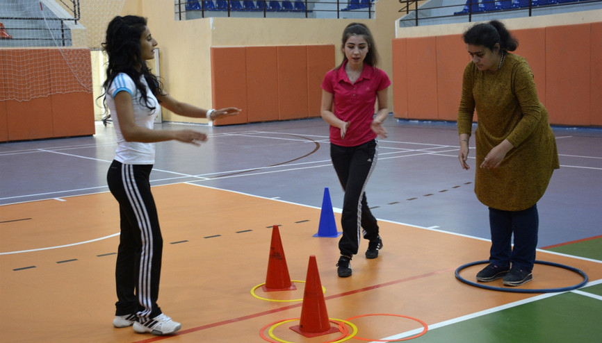 Engelleri beraber aşıyorlar