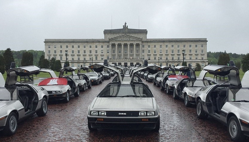 Geleceğe Dönüş arabası DeLorean sahipleri Belfastta buluştu