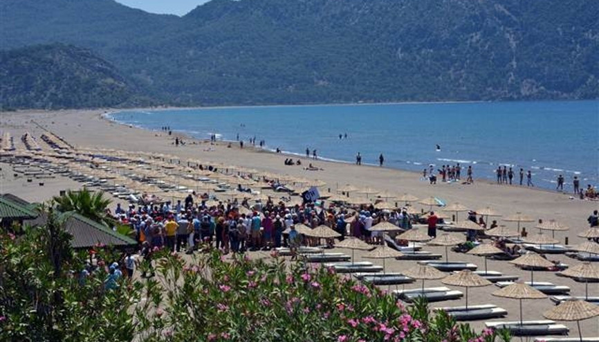 Ünlü plajda eylem yapıldı