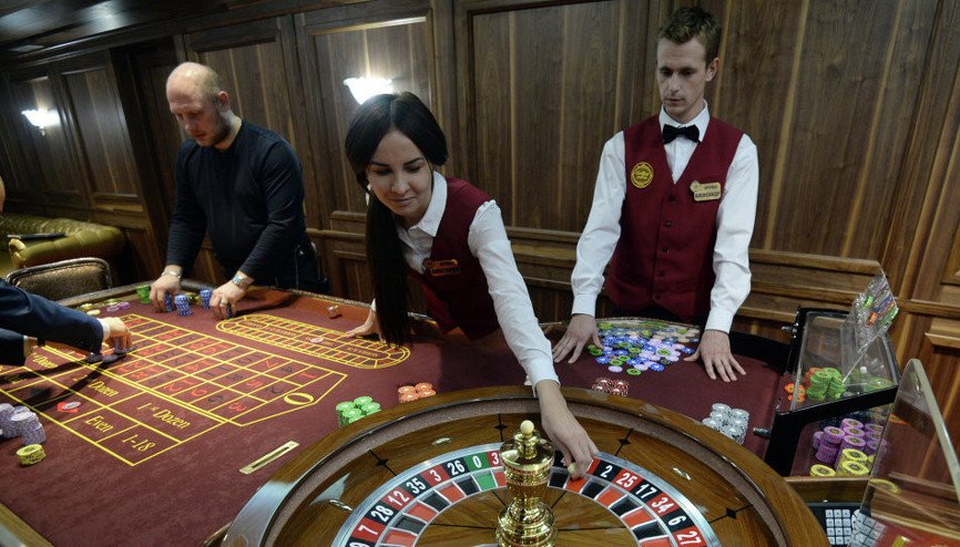 Hindistanda bir adam karısını kumarda kaybetti