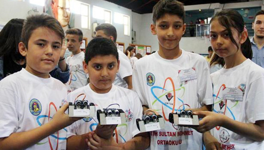 Bilim fuarında yerli ve milli robotlar