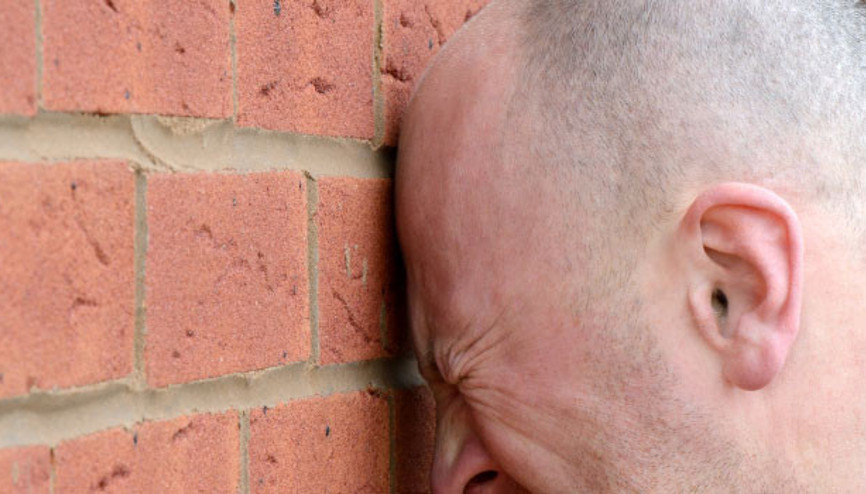 Kafasını çarptı Fransız olarak uyandı