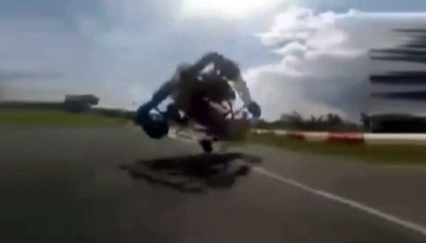 Go-kart yarışında inanılmaz an