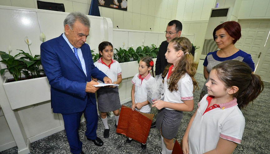 Başkan Amcadan çikolata çeşmesi istediler
