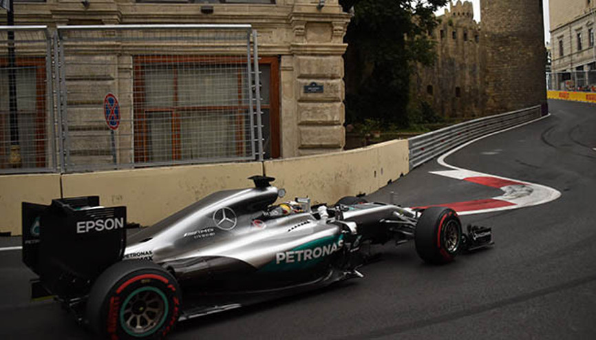 F1 Azerbaycan Grand Prixsinde en hızlı Hamilton