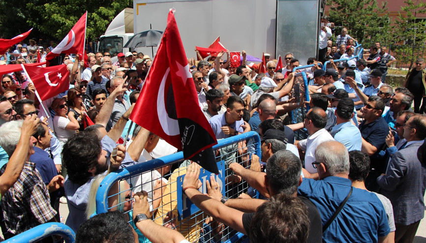 CHPlilere gazlı müdahale