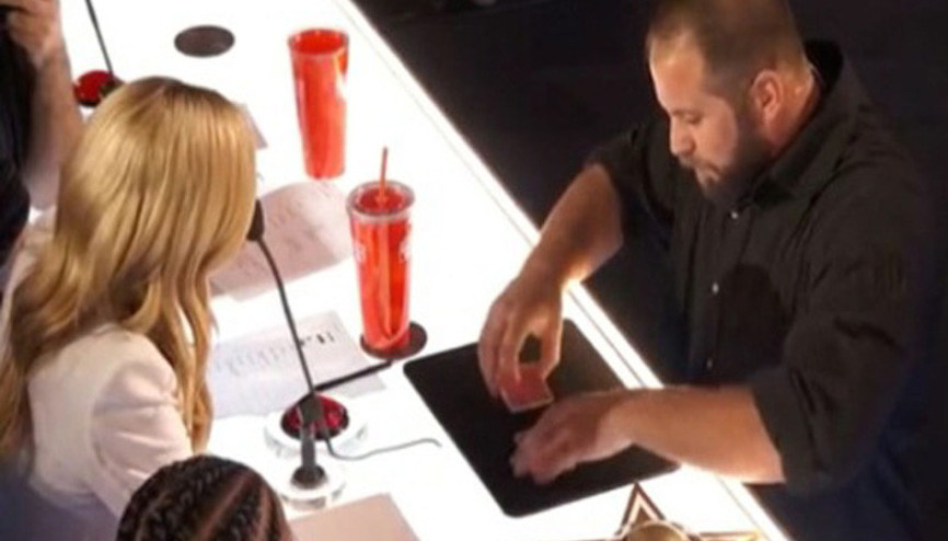 Ağızları açık bırakan iskambil kağıdı hilesi