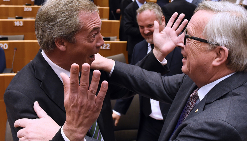 Juncker, AB karşıtı lideri öptü