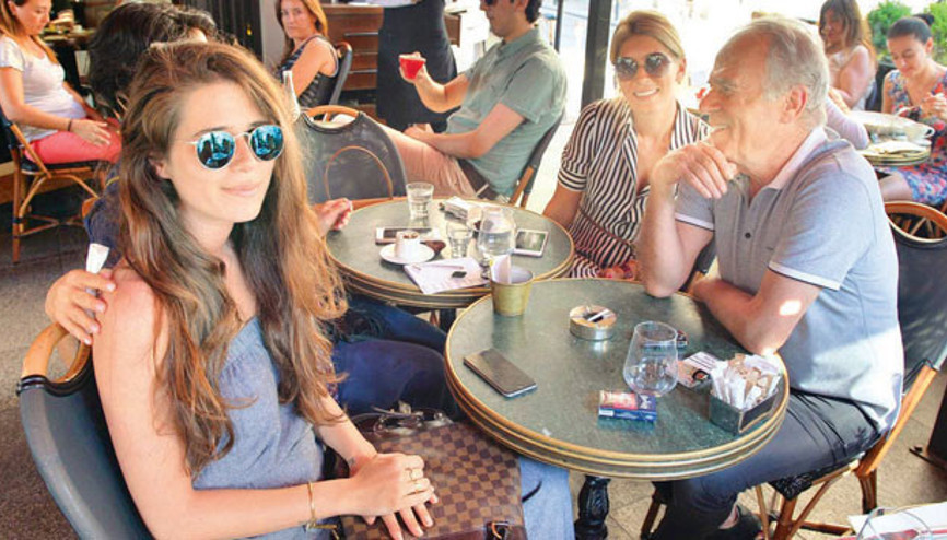 Mustafa Denizli ve ailesi yemekte buluştu