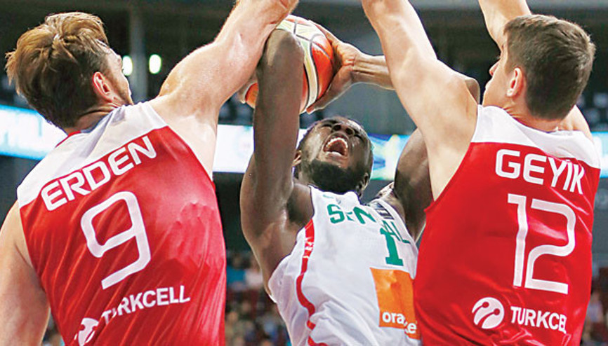 MİLLİLER, OLİMPİYAT YOLUNDA YARI FİNALE KALMAYI BAŞARDI 68-62